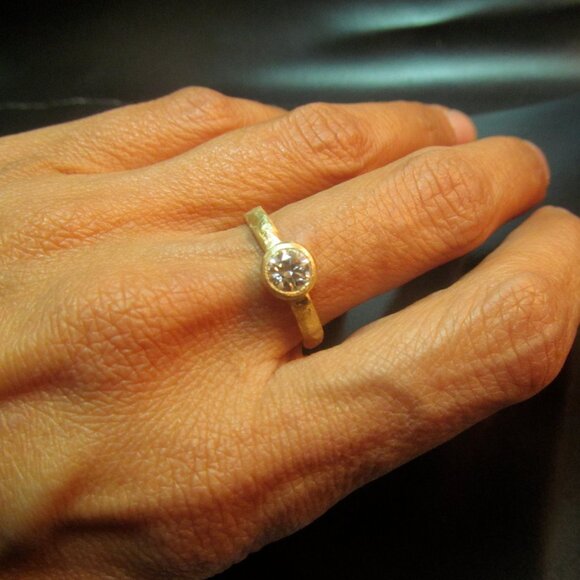 Engagement ring. 14K Yellow gold ring with 0.25ct' Diamond. very unique ring. - Picture 8 of 14